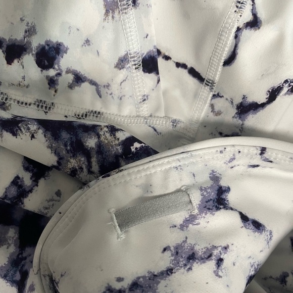 Old Navy Active Powersoft Print Crop Leggings in Small. GapFit Strappy Top in XS - Picture 11 of 16